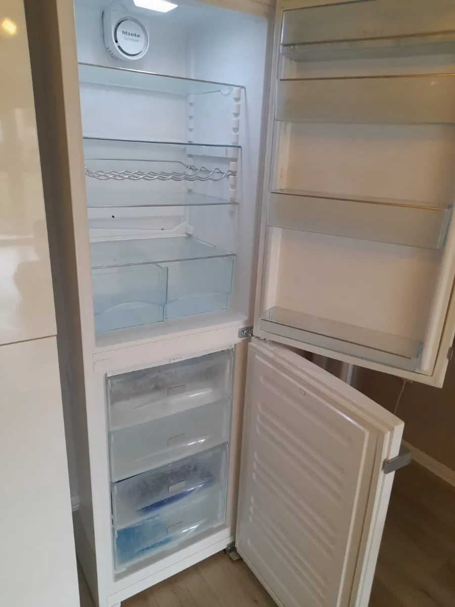 Fridge and freezer drawers cleaned and fresh